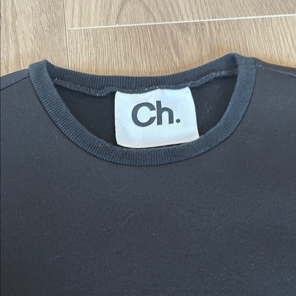 Ch. Caroline Herrera Sleek Black Puff Casual Sweater - Picture 2 of 7